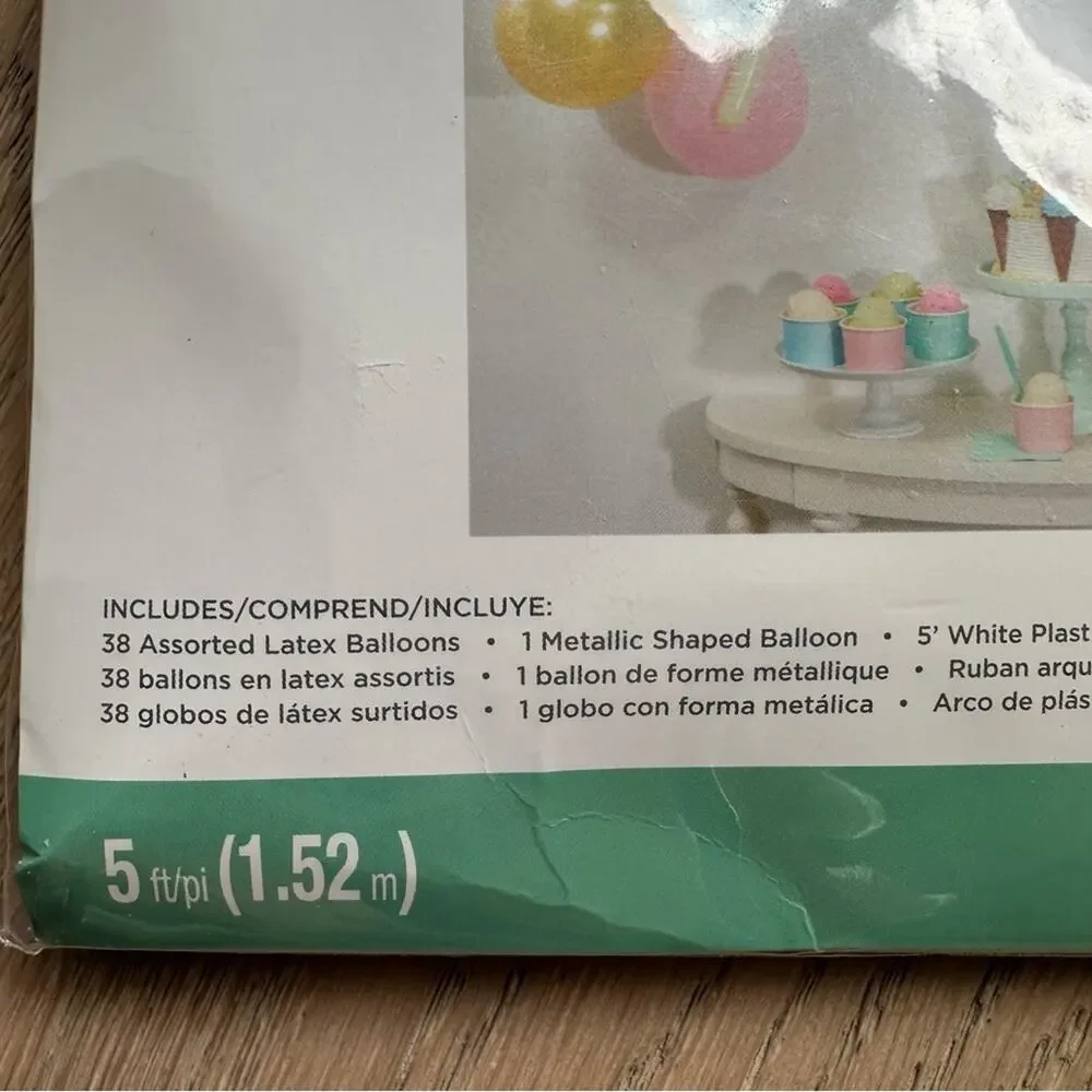 NWT Balloon Garland Kit with Cupcake Design